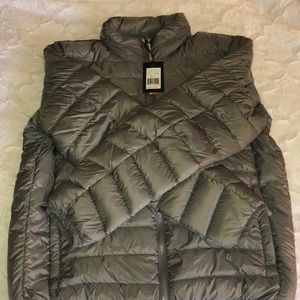TUMI women’s gray portable down jacket